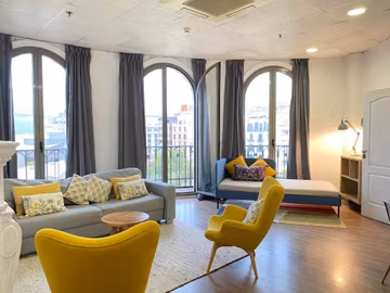 4-Bed Apartment Ensuite with Balcony