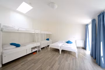 Bed in 6-Bed Mixed Dorm Ensuite